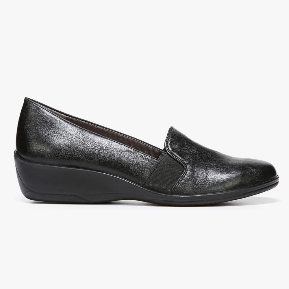 Life Stride Shiny Black Flats